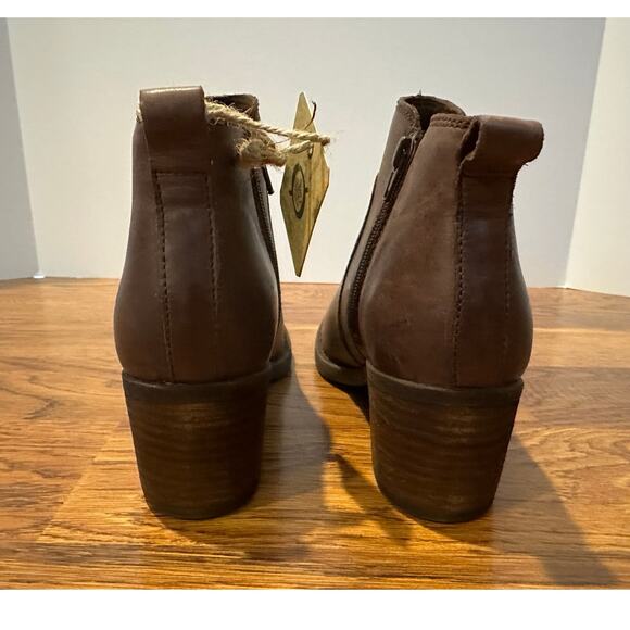 Born Women's Reegan Handcrafted Leather Ankle Booties Brown Size 6.5M NWT - Picture 5 of 12
